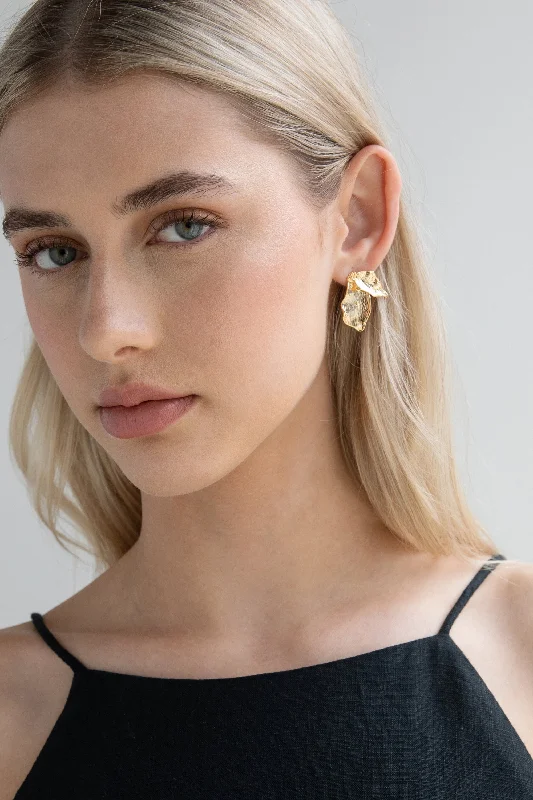 Versatile Items OVERSIZED PETAL EARRING