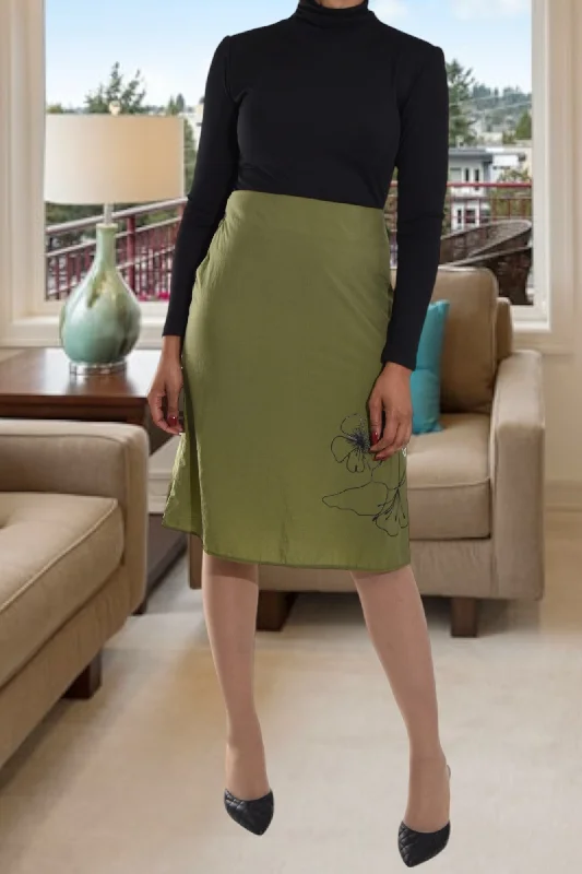 Comfortable And Cold-proof Ladies Olive Printed Skirt