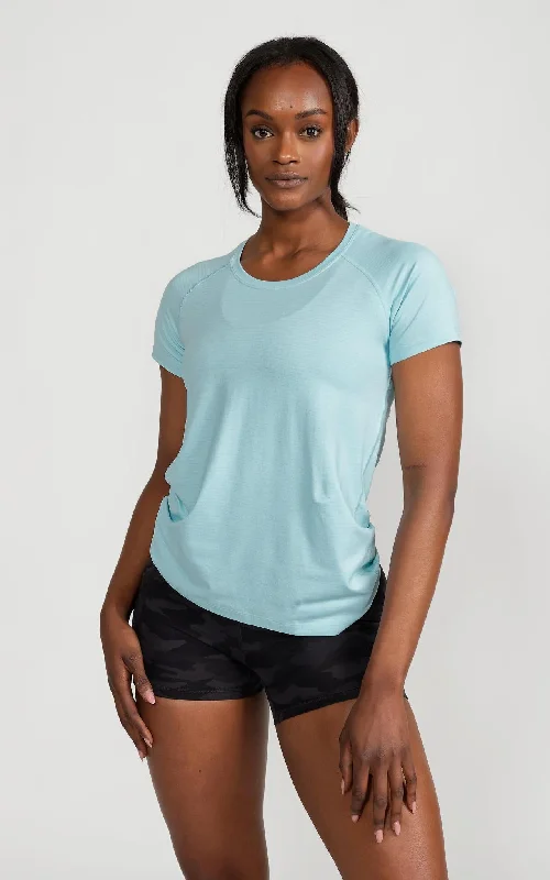 Light And Breathable Women's Lux-Tech Shirt in Sea Angel