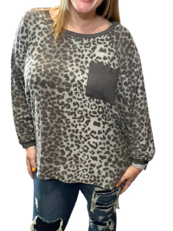 Simple And Comfortable Oversized Snow Leopard Sweater In Grey