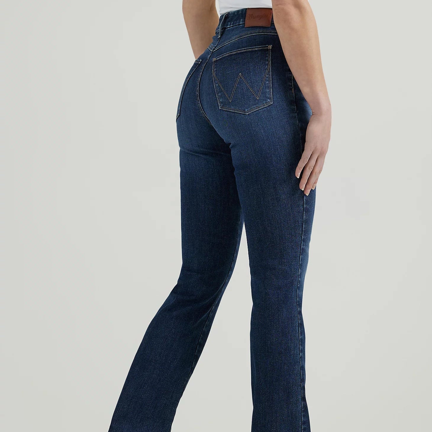 Dessert Matching Wrangler Women's Bespoke High Rise Bootcut Jean in Lacey