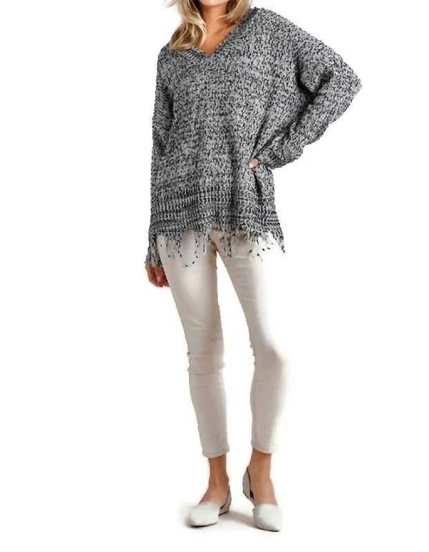 Simple And Comfortable Frayed Knit Pullover Sweater In Oreo